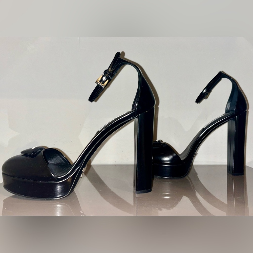 Authentic Prada Open-Sided Leather Pump, Round To… - image 7